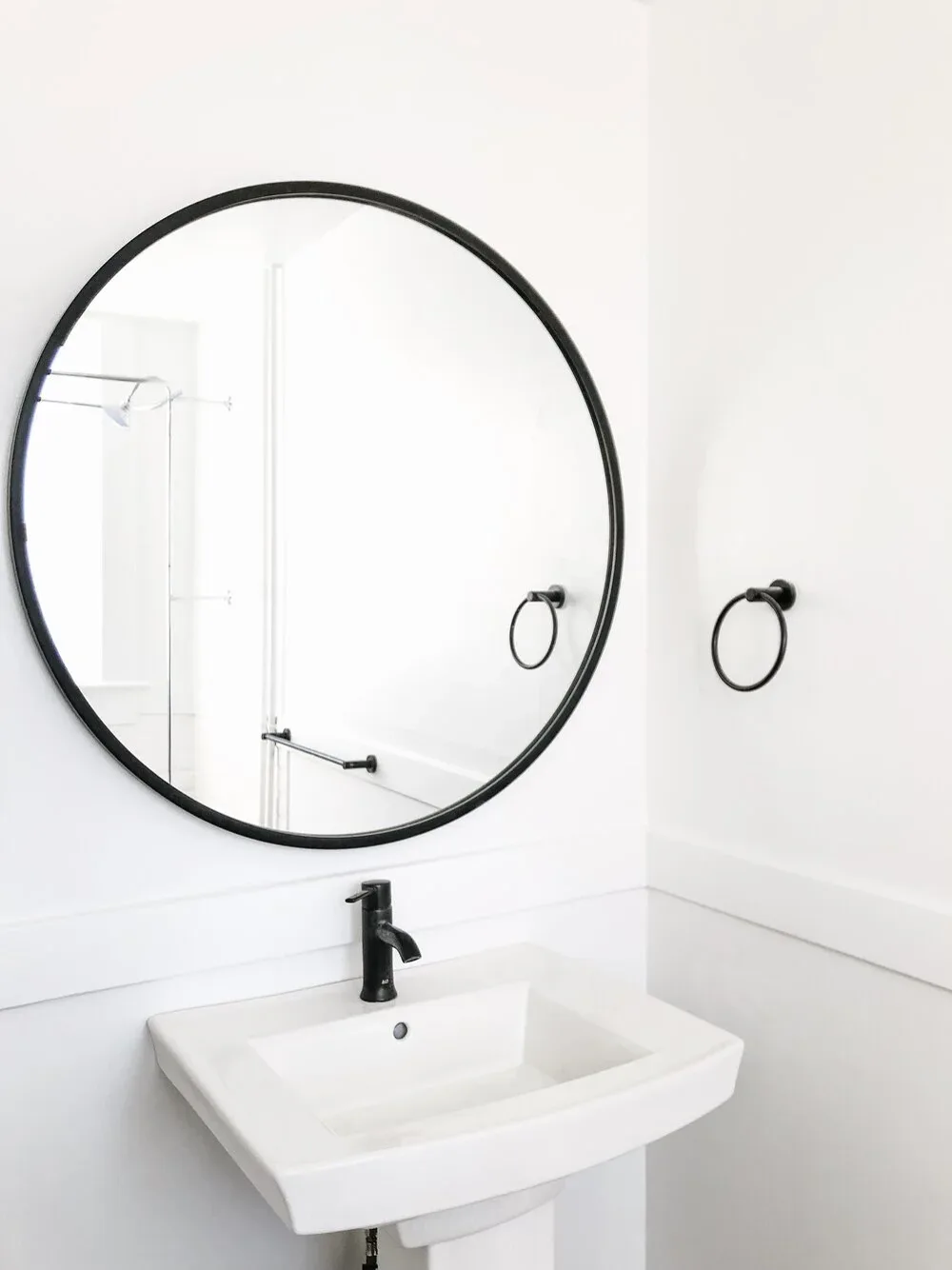 Bathroom mirror and basin
