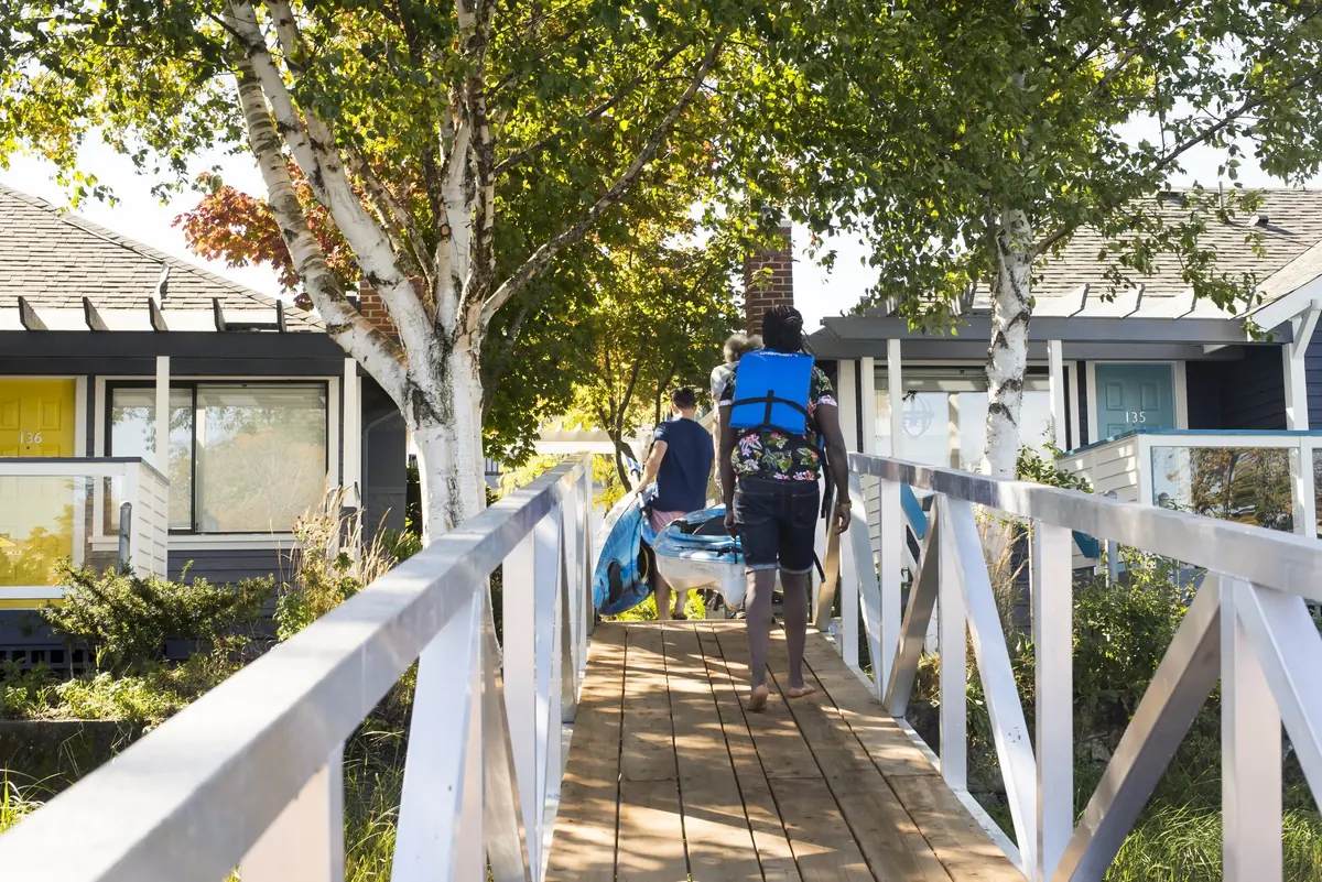 The boardwalk between the cottages